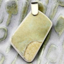 Load image into Gallery viewer, Etherial Dot Pendant in Green